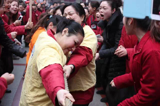 拔河比赛.jpg 拔河比赛.jpg