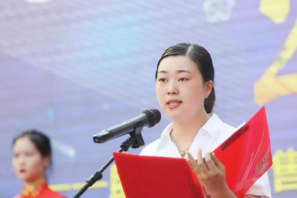 张昕.jpg 张昕.jpg